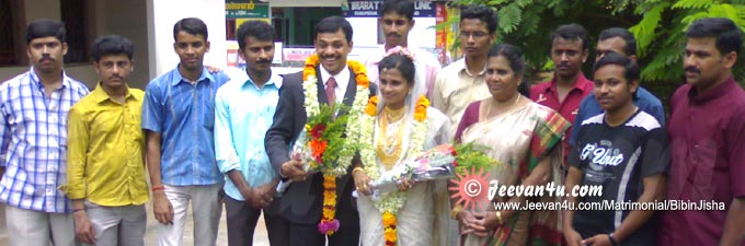 Bibin Jisha wedding Photo with Friends 